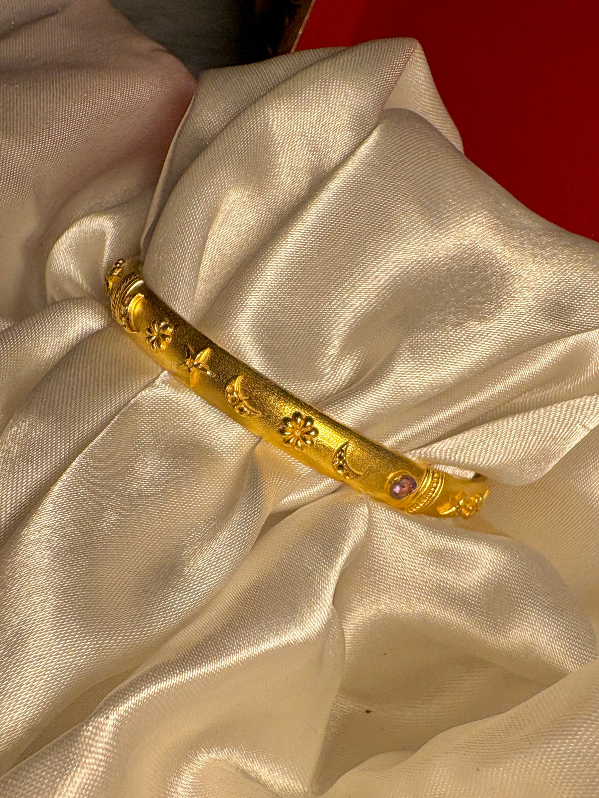 Maharaani Engraved Bangle