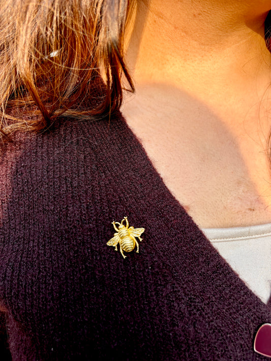 Bumble Bee Brooch Button