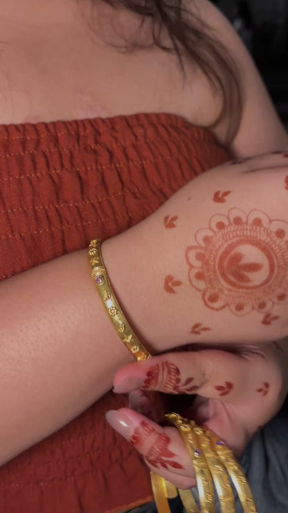 Maharaani Engraved Bangle
